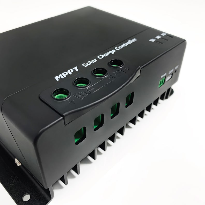 Future-Solutions-MC-Series-50-Amp-MPPT-Solar-Charge-Controller-MC-Series-side-view